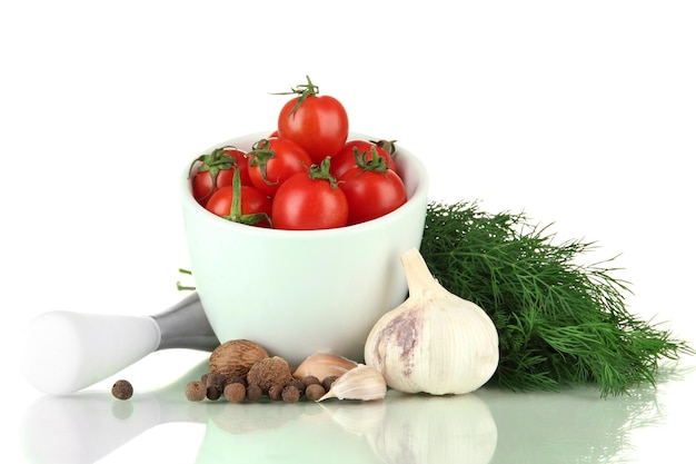 Zestaw świeżych składników na kuchennym stole